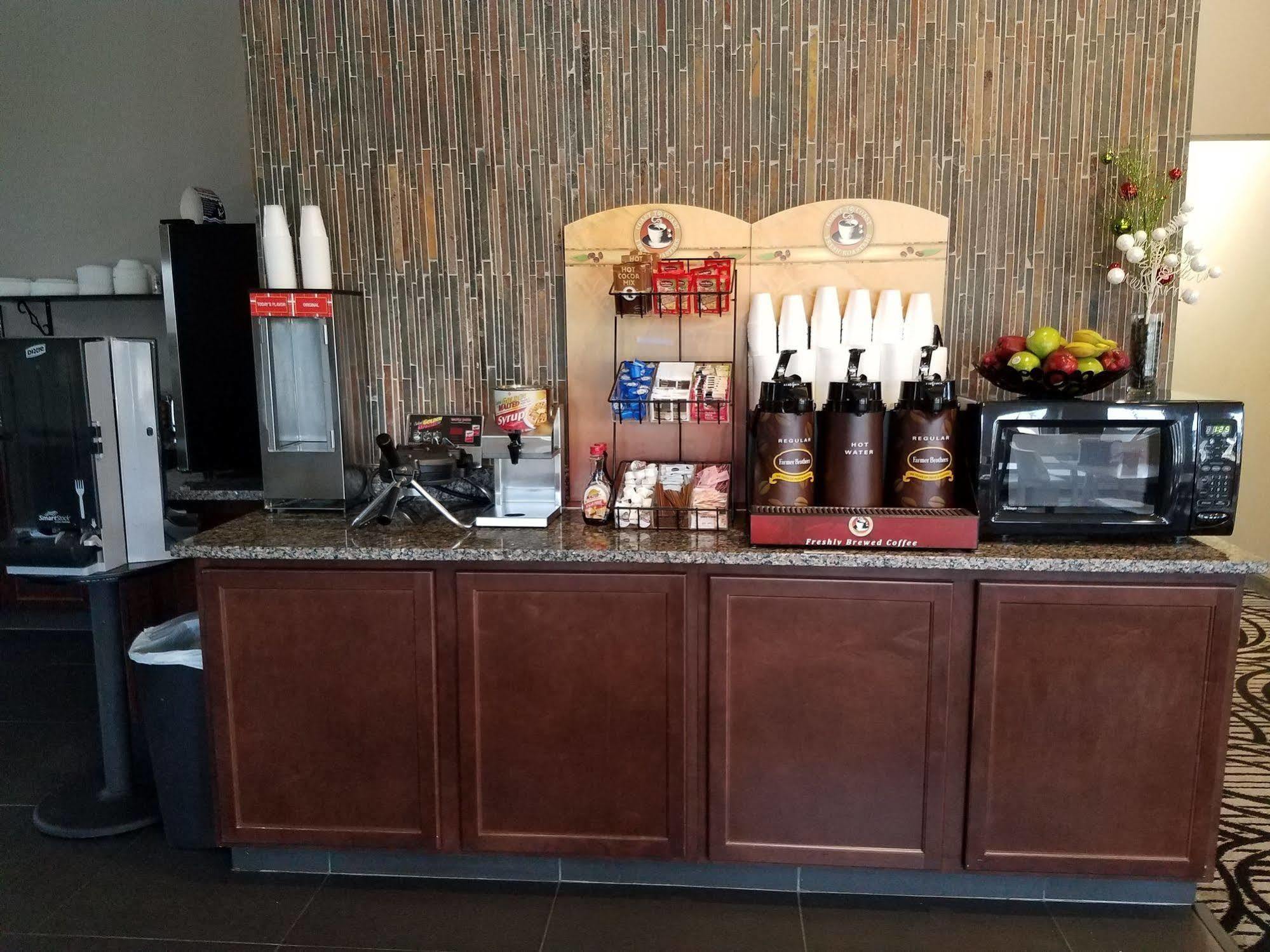Okoboji Inn & Suites Milford Екстер'єр фото